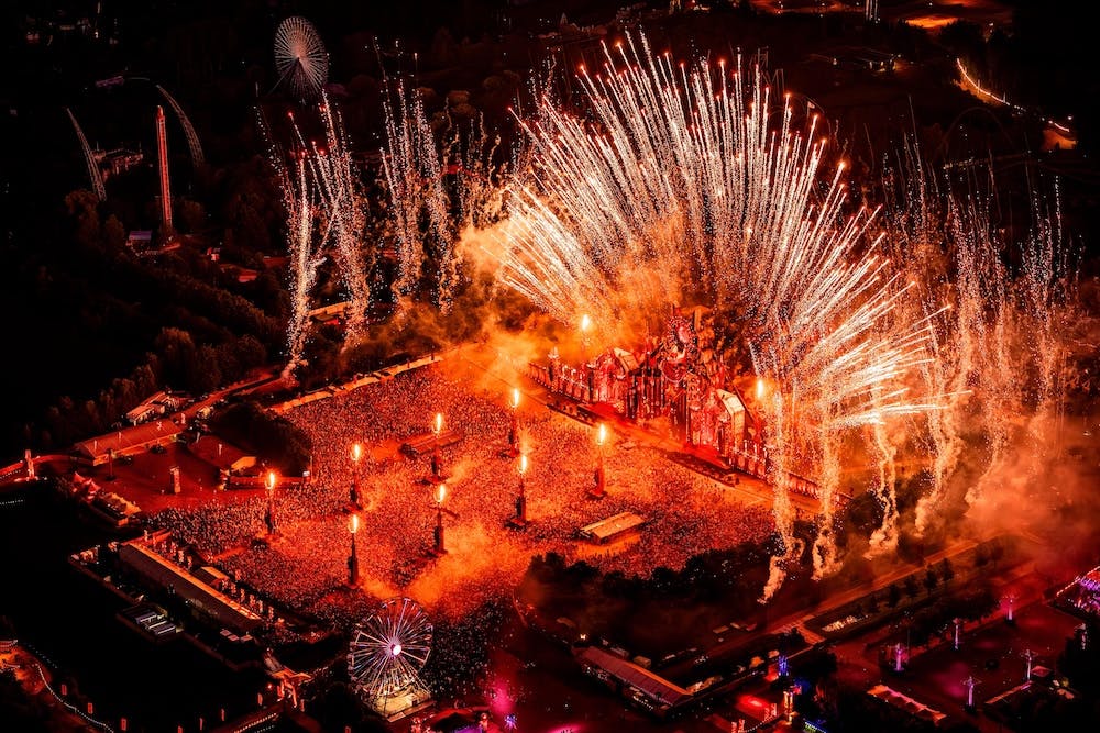 Defqon.1 Paklijst 2026: Alles Wat Je Nodig Hebt (En Wat Je Thuis Kunt Laten)