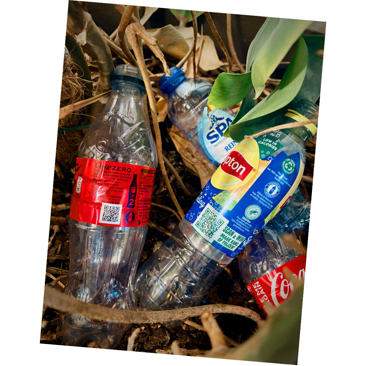 Weggegooide flesjes zonder Doppi festival dop